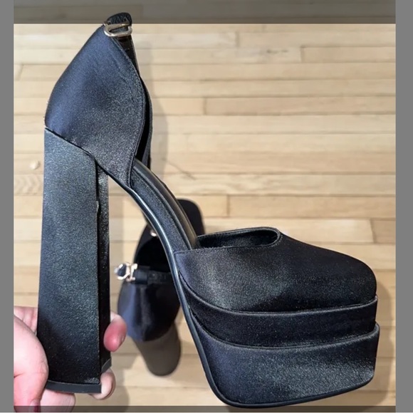 Fale Versace Platform heels - Picture 5 of 5